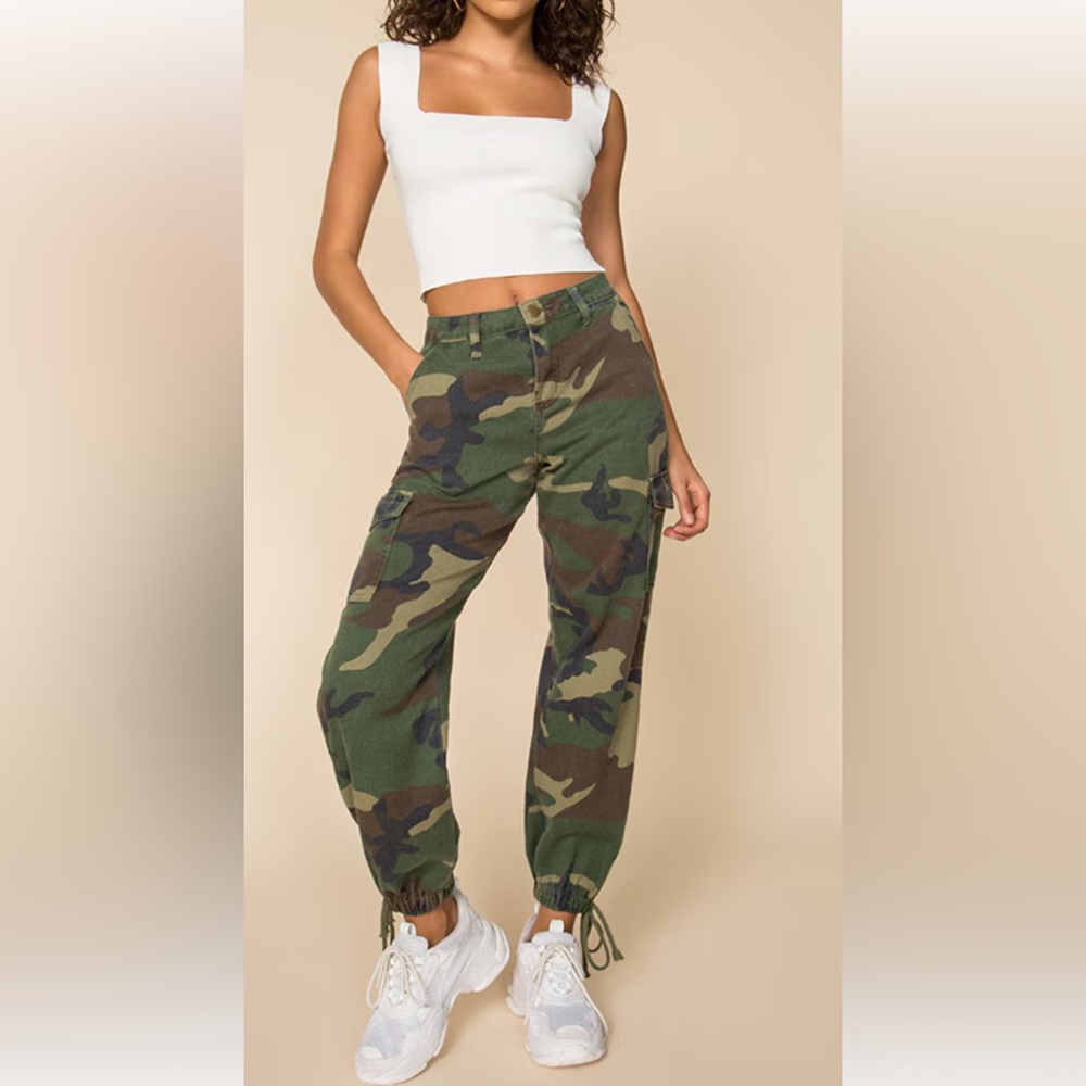 superdown Camouflage Cargo Ankle Pants in Green & Brown